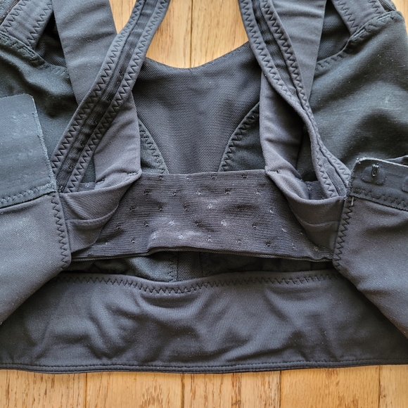 Lululemon Oxygen Mesh Polka Dotted Black Strappy Sports Bra High Support - Picture 5 of 8